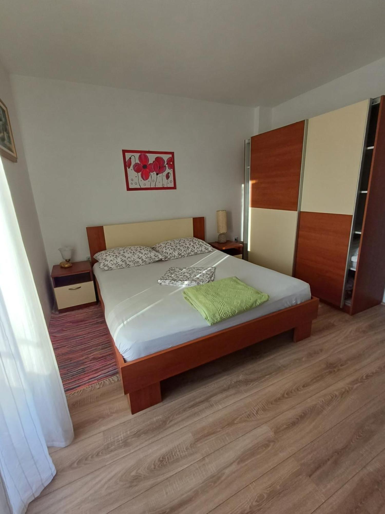 Lana Apartment