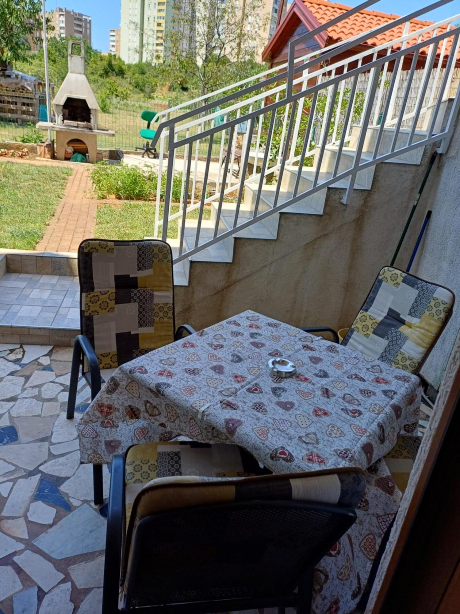 Lana Apartment *